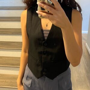 Cropped sleeveless vest top